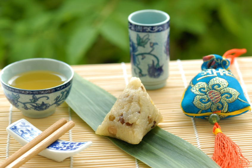 Green tea, a zongzi (rice cake) and sachet